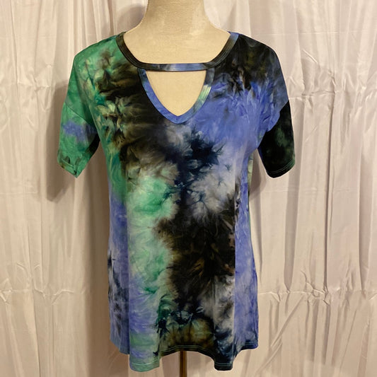 SHORT SLEEVE KEYHOLE NECK TIE DYE PRINT TOP