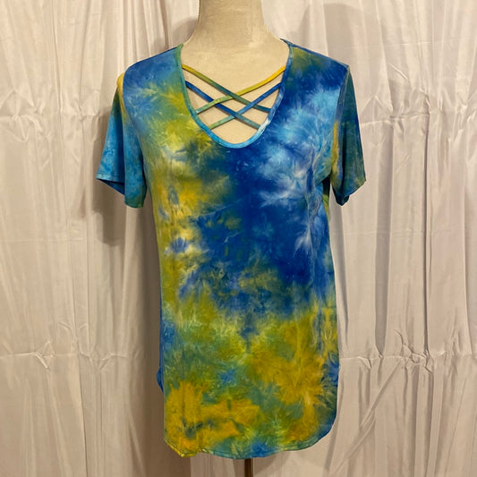 SHORT SLEEVE CRISSCROSS NECK TIE DYE PRINT TOP