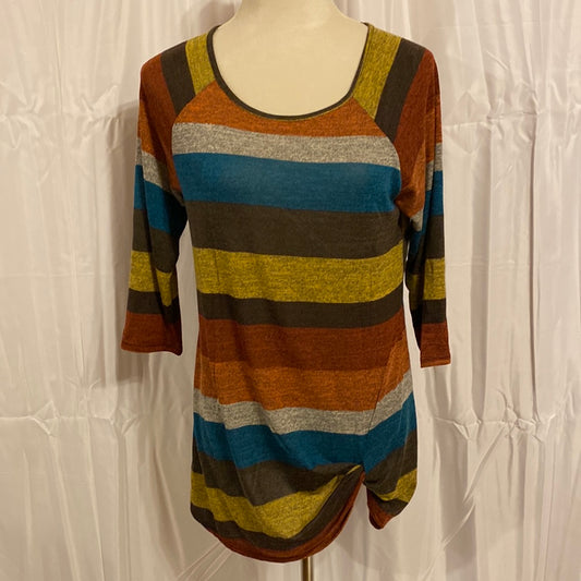 THREE QUARTER SLEEVE STRIPE TOP WITH TWIST KNOT DETAIL