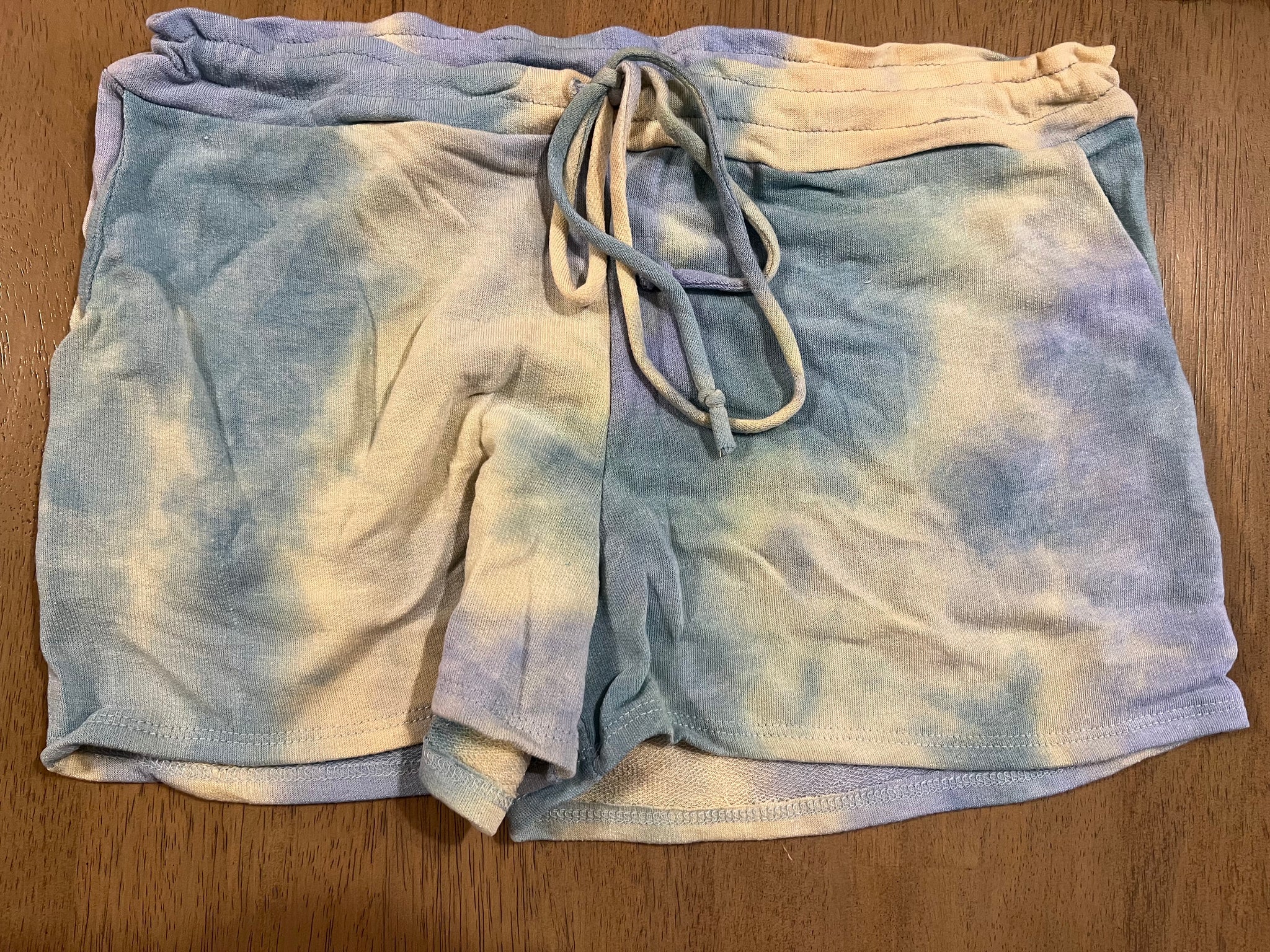 TIE DYE PRINT CASUAL SHORT PANTS WITH WAIST BAND AND POCKET DETAIL