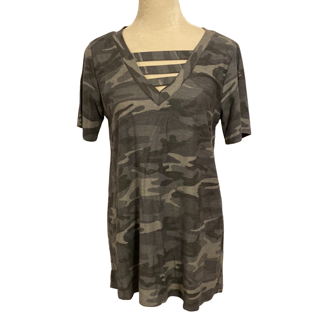 SHORT SLEEVE CAMO TOP WITH STRAPPED FRONT NECK