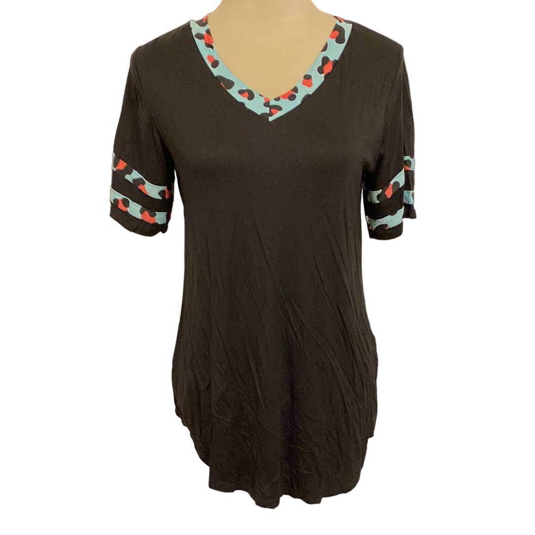 SHORT SLEEVE V NECK ANIMAL PRINT TOP