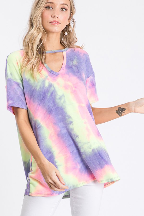 SHORT SLEEVE KEYHOLE NECK TIE DYE PRINT TOP