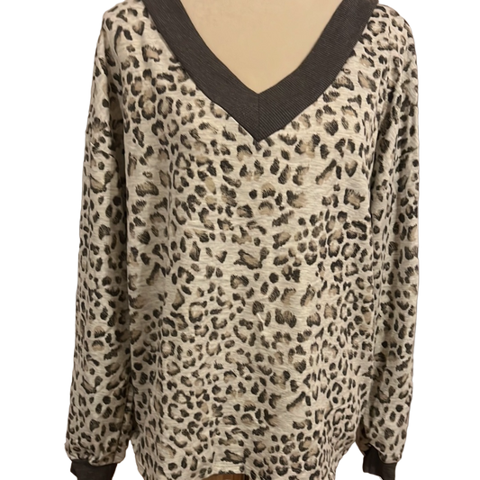 LONG SLEEVE V NECK LEOPARD PRINT TOP