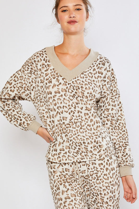 LONG SLEEVE V NECK LEOPARD PRINT TOP