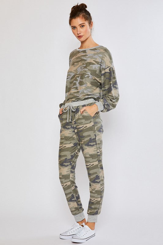 LONG SLEEVE CREW NECK CAMO PRINT TOP