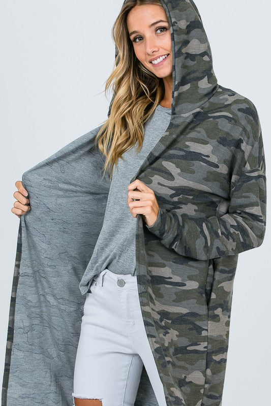 A long sleeves hooded cardigan featuring an all over camo print and with side pockets