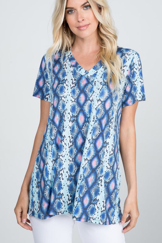 SHORT SLEEVE V NECK SNAKESKIN PRINT TOP