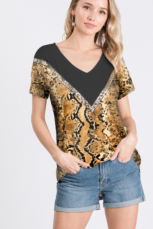 SHORT SLEEVE V NECK ROUND HEM SOLID AND SNAKE PRINT CONTRAST TOP WITH SEQUIN DETAIL