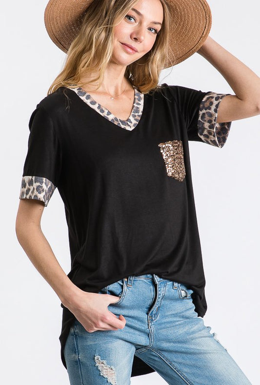 SHORT SLEEVE V NECK ROUND HEM SOLID AND LEOPARD ANIMAL PRINT CONTRAST TOP WITH GOLD SEQUIN POCKET