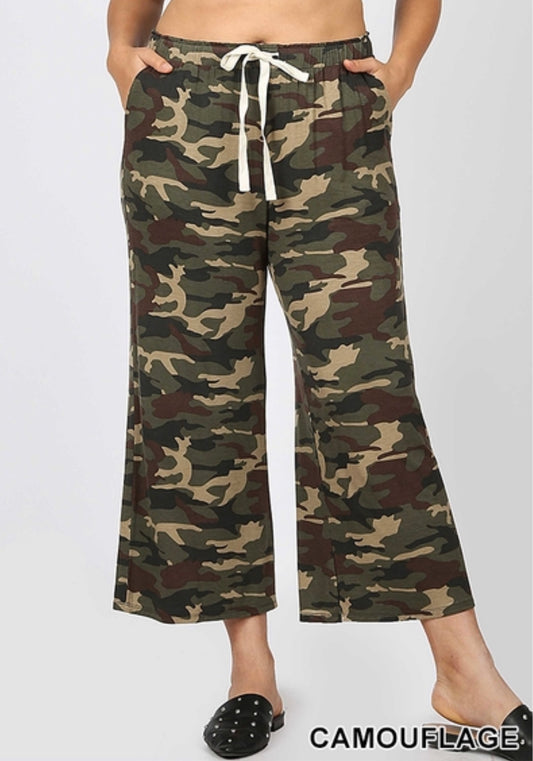 Camouflage cropped lounge pant