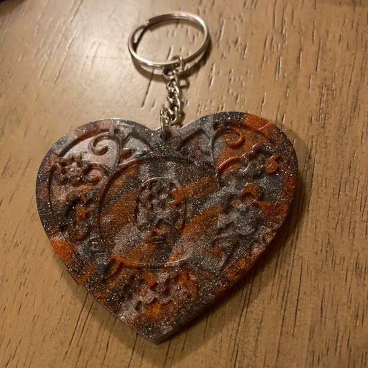 Q HEART KEYCHAIN