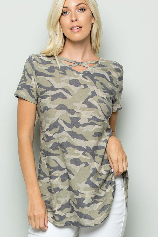 SHORT SLEEVE CRISSCROSS CAMO PRINT TOP