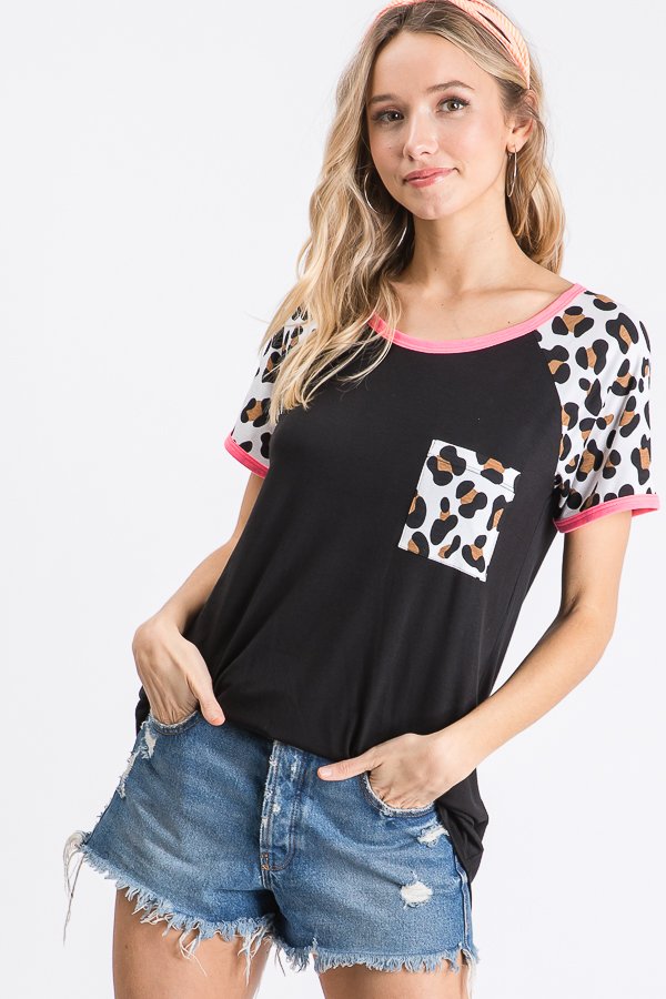 SHORT SLEEVE ROUND NECK SOLID AND LEOPARD ANIMAL PRINT CONTRAST TOP WITH FRONT POCKET