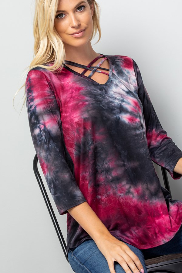 THREE QUARTER SLEEVE CRISSCROSS V NECK ROUND HEM TIE DYE PRINT TOP