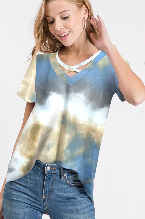 SHORT SLEEVE CRISSCROSS V-NECK ROUND HEM TIE DYE PRINT TOP