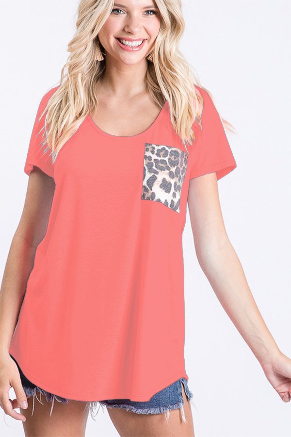 SHORT SLEEVE ROUND NECK SOLID TOP AND LEOPARD PRINT POCKET DETAIL